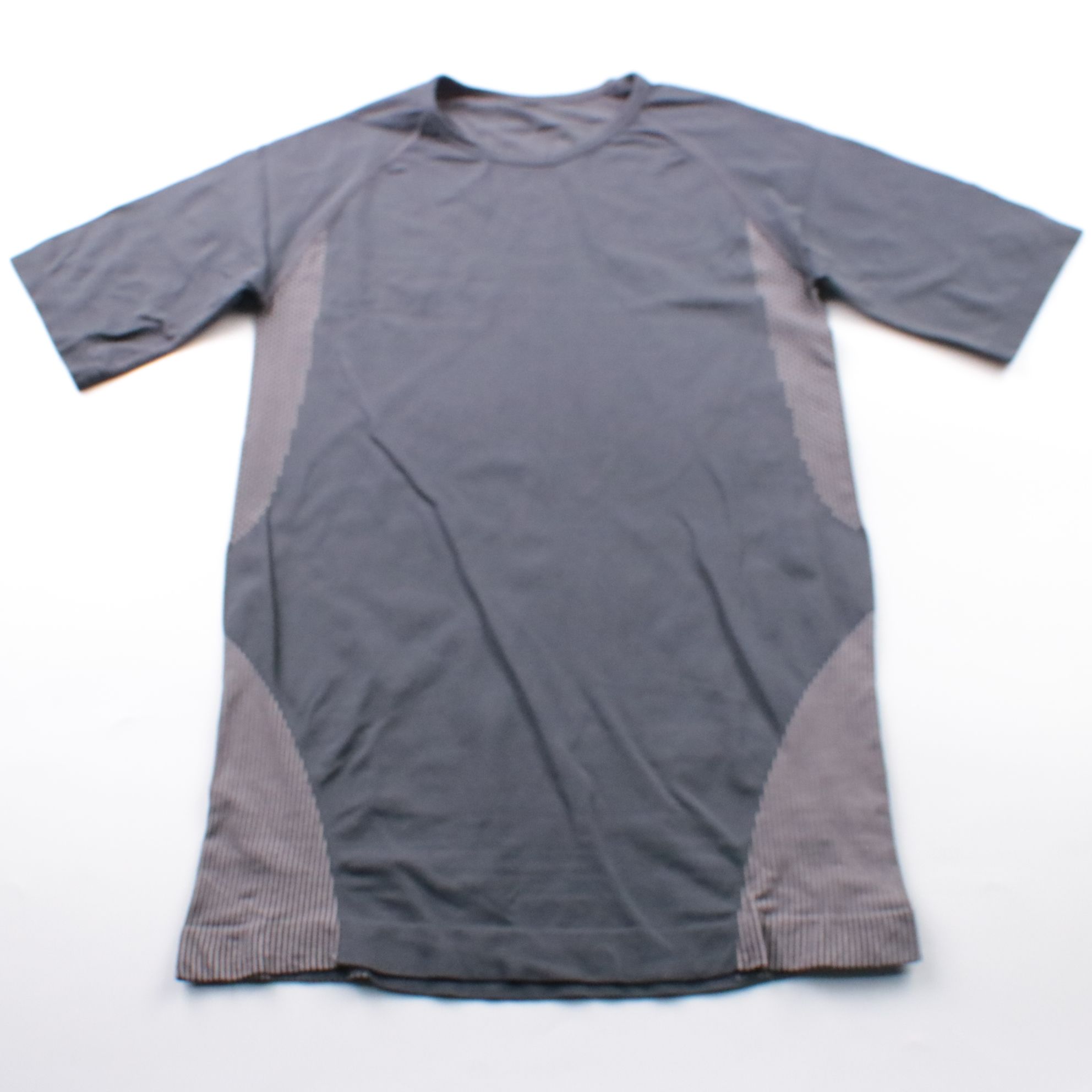 футболка не указано