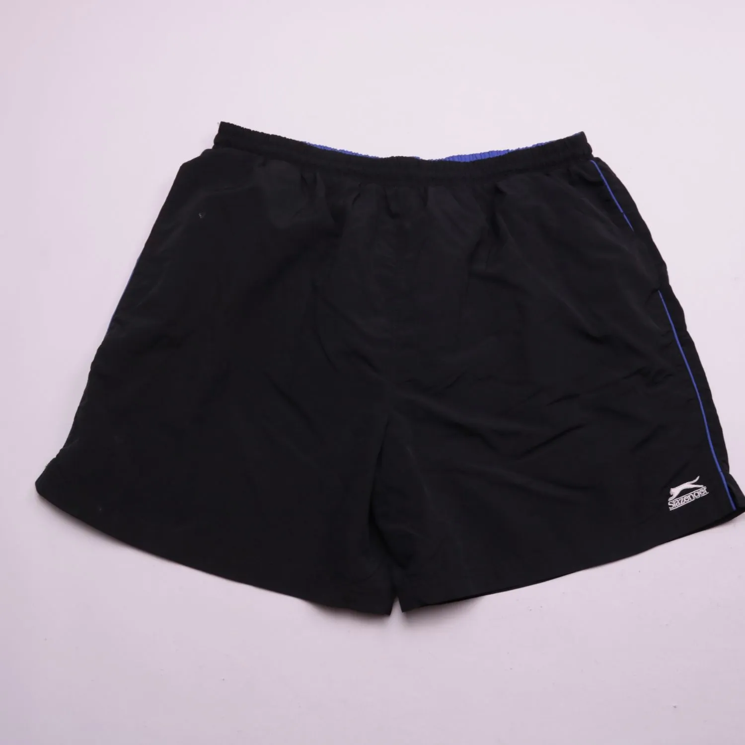 Чёрные спортивные шорты Slazenger с синим кантом, размер 60 (3XL)