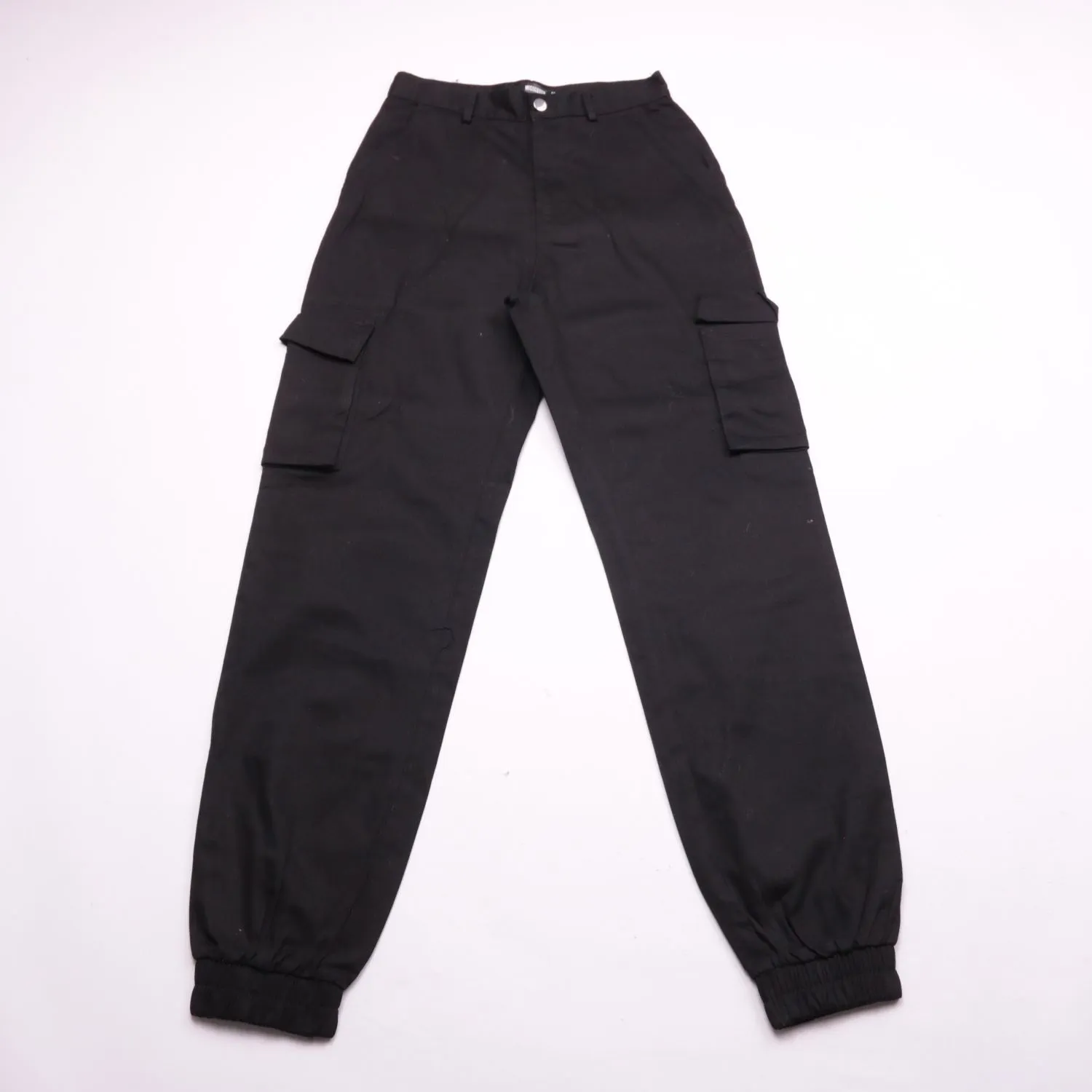 Чёрные брюки карго MISSGUIDED с накладными карманами, размер 42 (S)
