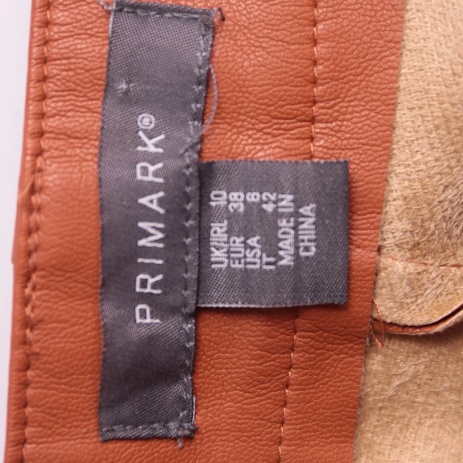 Коричневые шорты Primark из экокожи с защипами, размер 44 (S/M)
